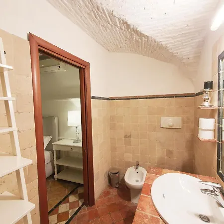 Ferienhaus Lovely Cimarra Chiara Near Coliseum Rom