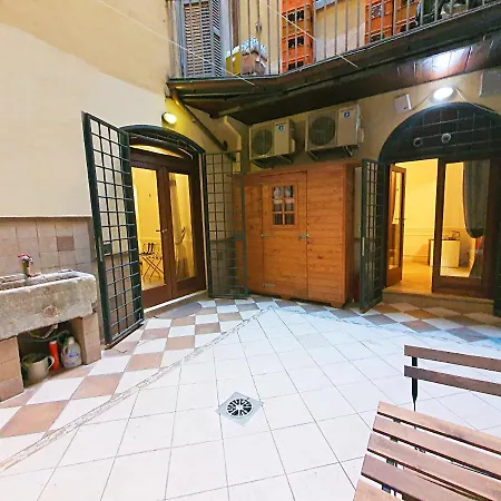 Lovely Cimarra Chiara Near Coliseum Ferienhaus *