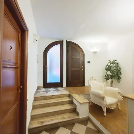 Lovely Cimarra Chiara Near Coliseum Ferienhaus Rom