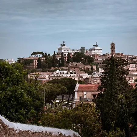 Lovely Cimarra Chiara Near Coliseum